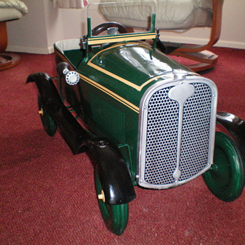 Restored mid thirties Lines Bros - Model Cars