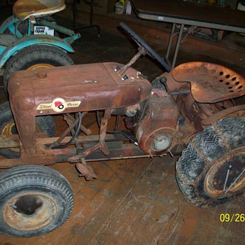 1961 Wheel Horse 551 - Tractors