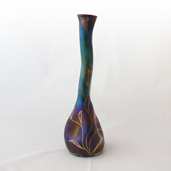 Rubin Matt Iris with enamel dec. 4/714 Lötz vase (Serie I, Prod. Nr. 7801; 1899) - Art Glass