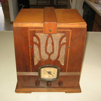  Art Deco Imperial Skyscraper Tube Radio Model 694 from 1936 - Radios