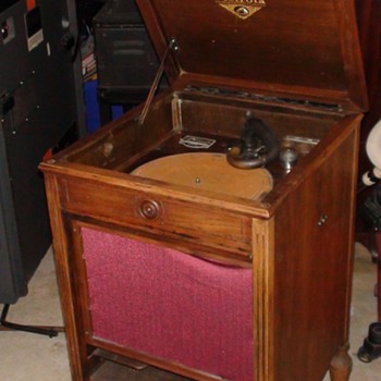 Orthophonic Victorla victor talking machine - Records
