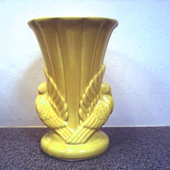 Splendid "Sunshine Yellow" Shawnee Pottery "Double Dove Vase" / Marked USA 829 - Art Pottery