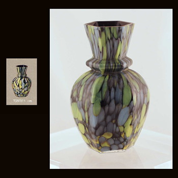 A Documented Welz Décor on Shape 7257 - And a Family of Relatives - Art Glass