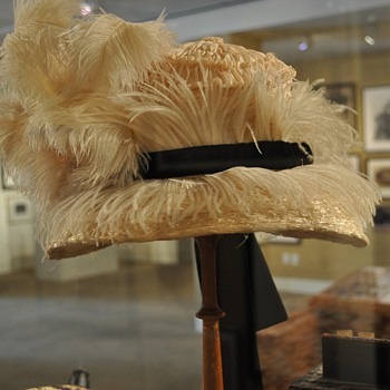 Women's Hats and Hat Advertisement