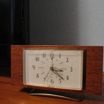 Mid Century Modern "Longwood" GE Electric Alarm Clock model 7H259  