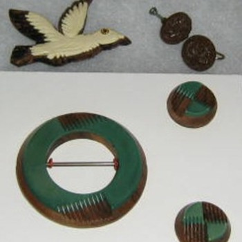 Galilith w/wood clip, buttons/buckle & clip earrings