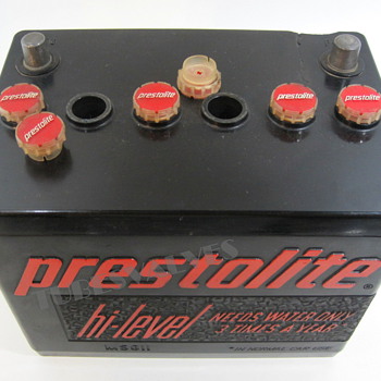 Prestolite Tube radio in the guise of a car battery - Radios