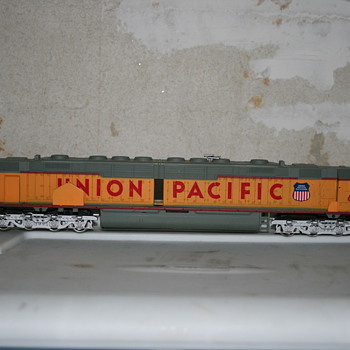 HO Scale Train Engine