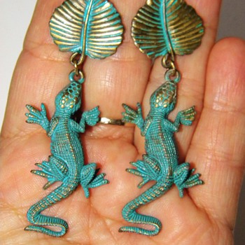 Vintage JJ Lizard Salamander Leaf Bronze Green Leaf Dangle Earrings 2.75"
