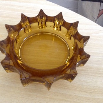 Ashtray or a bowl, perhaps for big cigares? - Glassware
