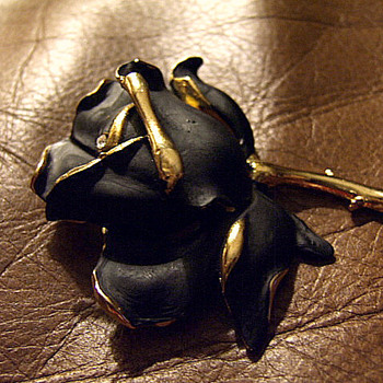 Beautiful Black Rose Brooch - Costume Jewelry