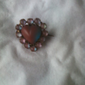 Saphiret glass heart pin