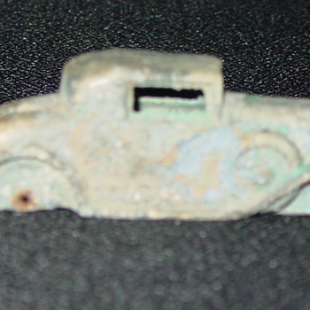 Small cast iron car - saved by its copper paint - Model Cars