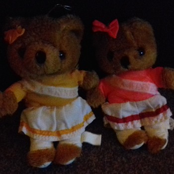 Girl twins teddy bears bow, and I am winner banner on front - Animals