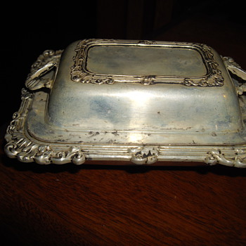 dont know what it is it says england on the bottom and some kind of mark with a circle and in the center 