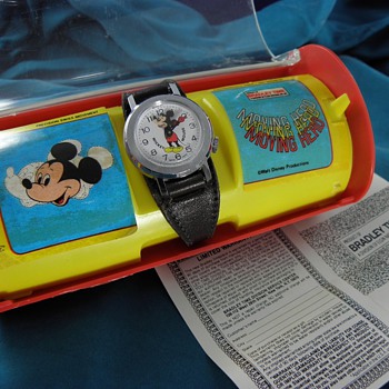 1978 Bobble-Head Mickey - Wristwatches