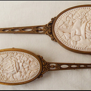 ROSES PINK GLASS VANITY MIRROR / BRUSH SET . - Art Glass