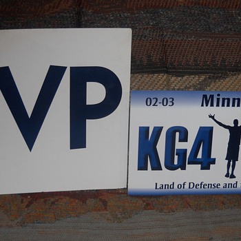 Kevin Garnett signs