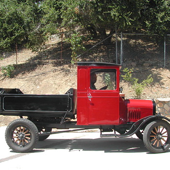 Cutie Ford Dump Truck!