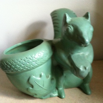Robinson Ransbottom Squirrel Planter