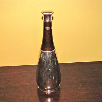 RARE ART DECO MAHOGANY AND PLATED COCKTAIL SHAKER - Art Deco