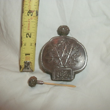 oriental snuff bottle