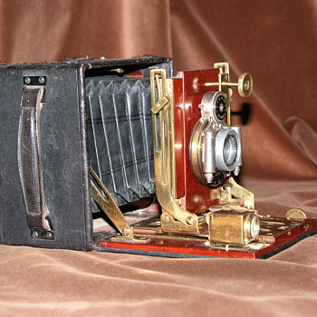 Thornton-Pickard.| New Folding Ruby No. 2.| 1908.| English Hand and Stand Field Camera.| Quarter Plate.| - Cameras