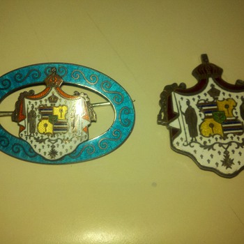 2 ea ?-1900-to hawaiian pins - Fine Jewelry