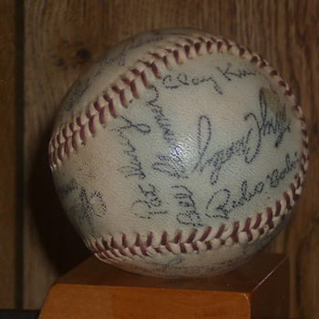 1970's Cinninati Reds autographed baseball - Baseball