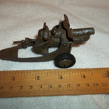 CAST  TOY ARMY  ARTILLERY PIECE