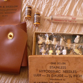 World War 2 Medical Kit - Military and Wartime