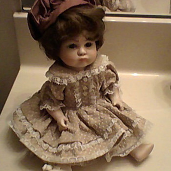 TWO SFBJ 252 PARIS DOLLS  - Dolls