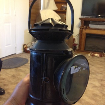 Trying to identify this lamp