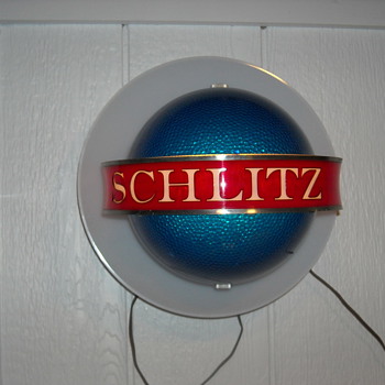 Schlitz beer globe and Pabst blue ribbon beer light - Signs