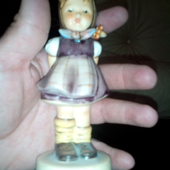 Vintage Hummel Figurine - Figurines