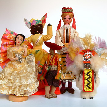 National Costume Dolls from all over the world (Grouped by color) - Dolls