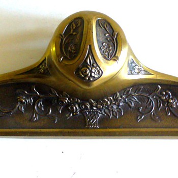 AMERICAN INKWELLS AND VASELINE WELLS - Office