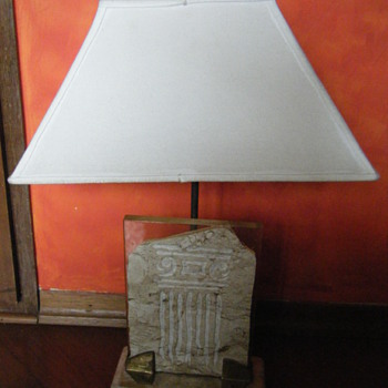 ANCIENT GREEK MOTIF LAMP. - Lamps