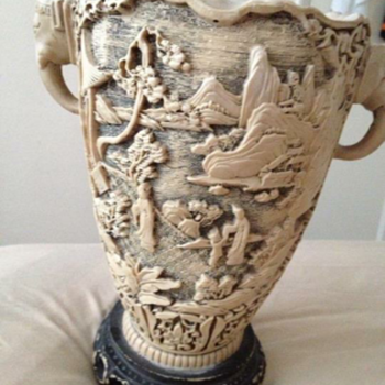 I need your help to find the description off this vase