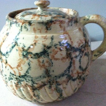 Late 19th century chicken wire bean pot