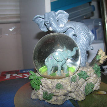 Elephant snow globe