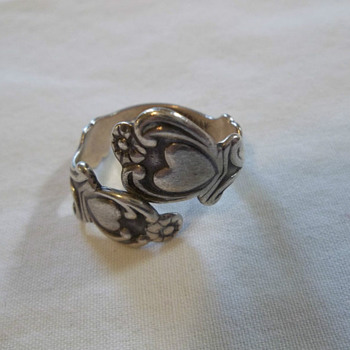 VINTAGE AVON STERLING SILVER TREASURED HEART SPOON RING / MARKED - Fine Jewelry