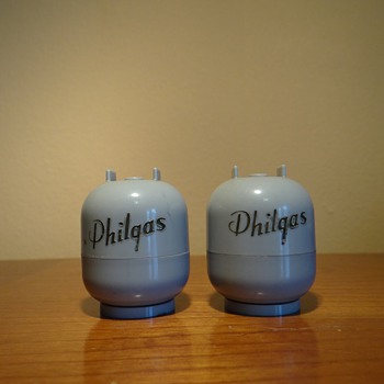 PHILGAS SALT & PEPPER SHAKERS  BY  AVSCO INC  / DATES 1950's 
