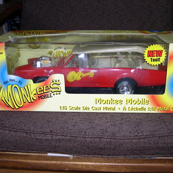 THE HEY HEY IT'S THE MONKEES MOBILE AMERICAN MUSCLE 1:18 SCALE - Model Cars