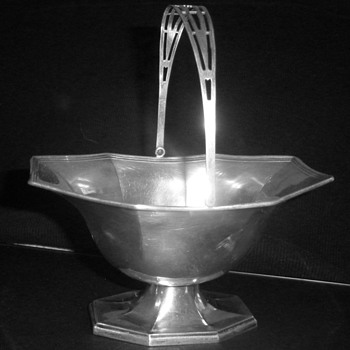 pre saart brothers serving dish