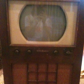 RCA Vicor television 2-T-60   - Radios
