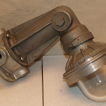 Benjamin Explosion Proof with Robitic Mounting Arm - Lamps