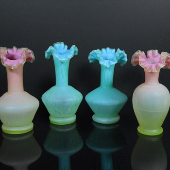 Uranium art glass unknown pattern maker - Art Glass