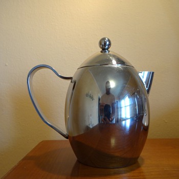 ART DECO OR MID CENTURY MODERN CHROME TEA POT MAKER UNKNOWN