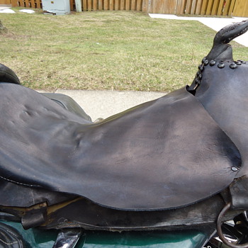 Old saddle . - Motorcycles